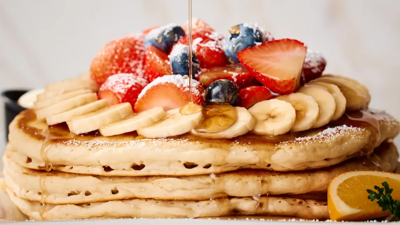 kekes-breakfast-cafe-consumer-positioning-image-pancakes