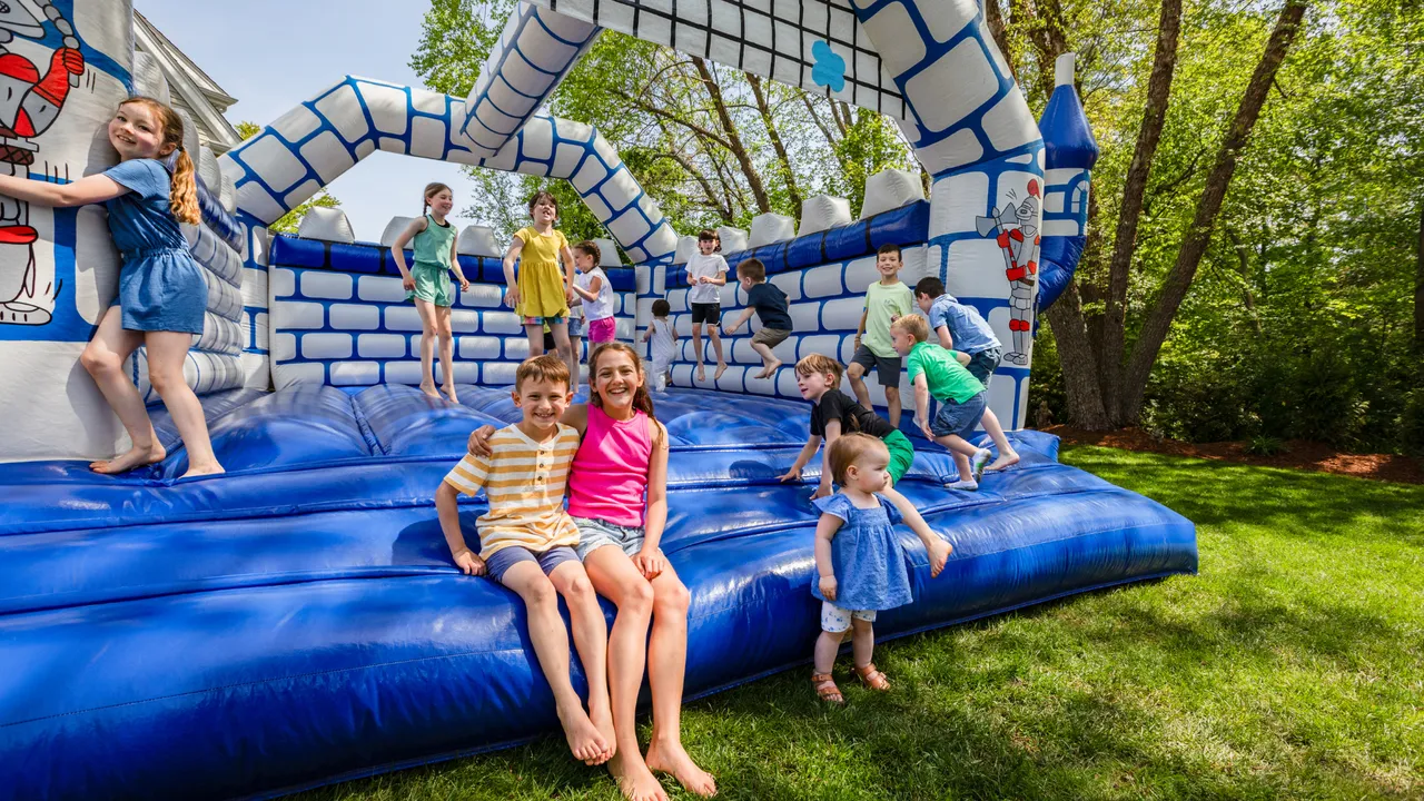 busy-bee-jumpers-consumer-positioning-image-kids-jumping-bounce-house