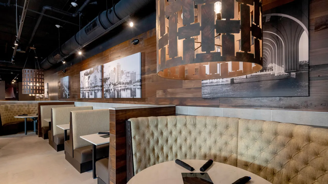 Photo of interior of Melting Pot restaurant