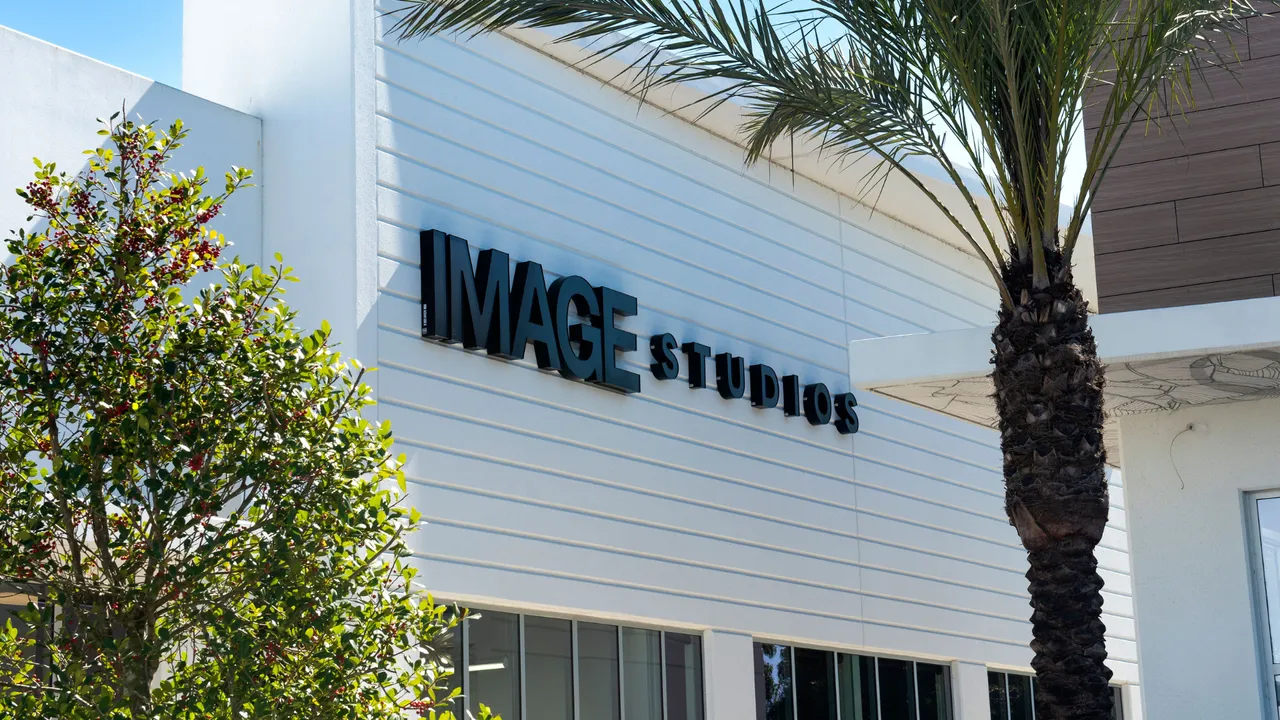 image studios outside franchise location