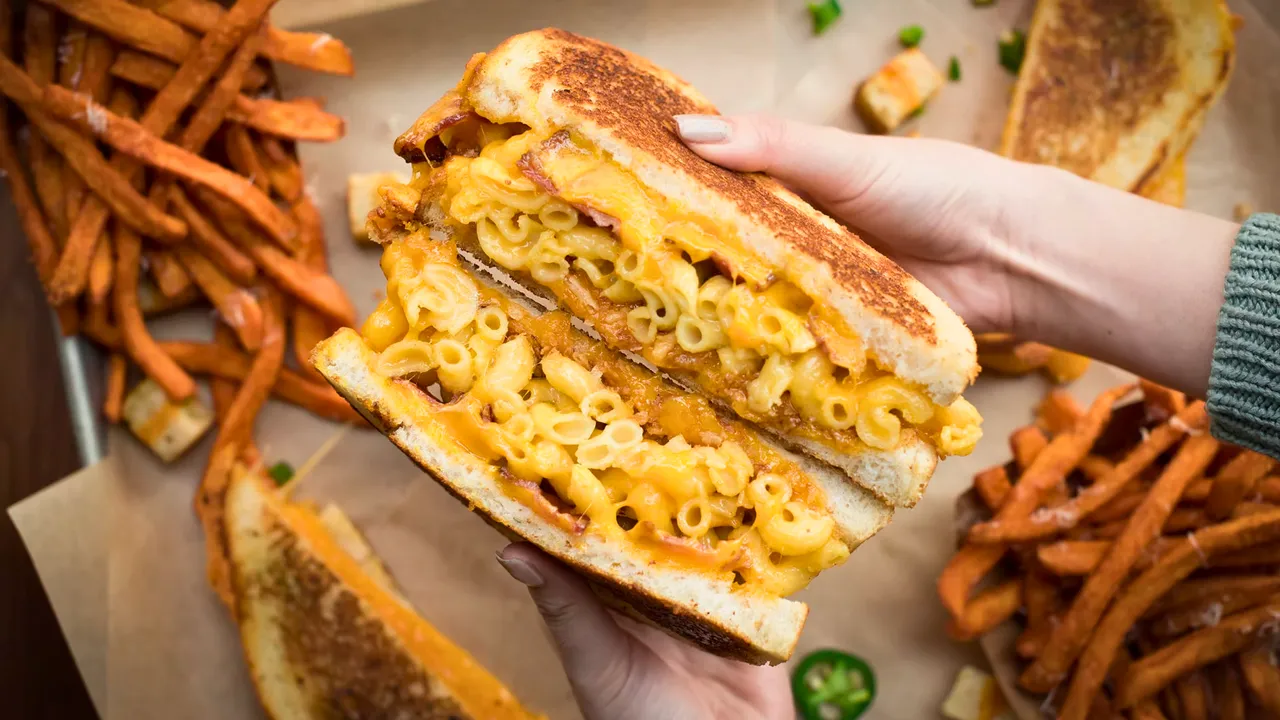 image of the melt mac grilled cheese