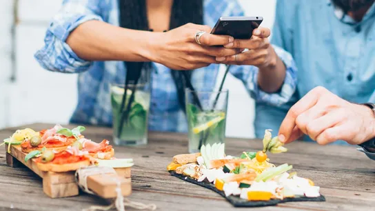 restaurant provides instagram kits for customers
