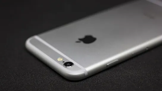 apple launches instagram account to show off photos from iphone
