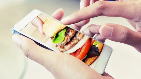 portillos adds delivery with doordash