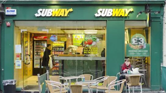 subway closed over 900 locations
