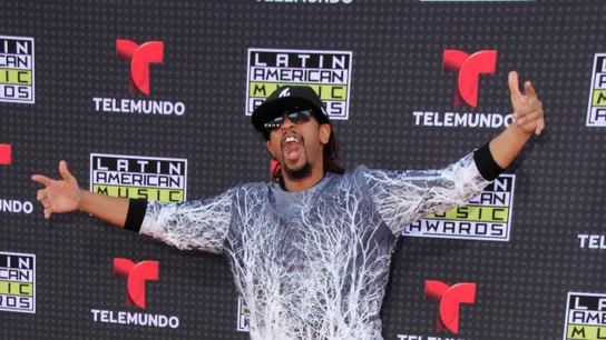 lil jon tweets at papa john's to be the next CEO