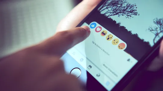 facebook newsfeed new algorithm posts from friends and family
