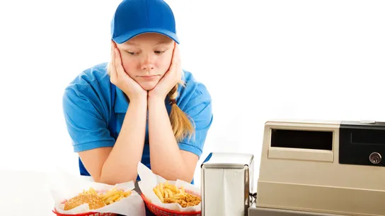 Tips on How to Deal with High Turnover in Quick Serve and Fast Casual Restaurants in Summer 