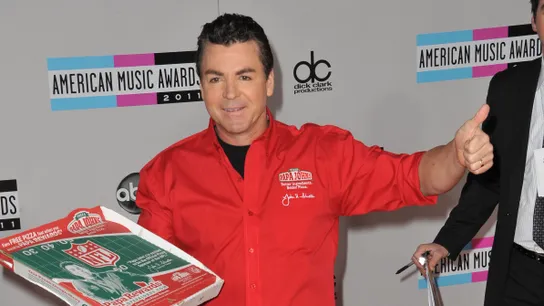 Papa John's, John Schnatter, class action lawsuit, opposing lawsuits