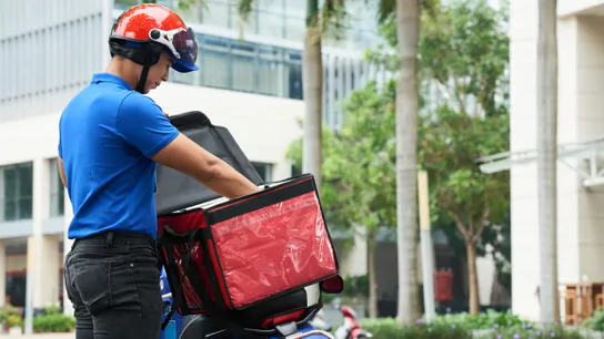 DoorDash, DashPass subscription service, restaurant courier, mobile delivery platform