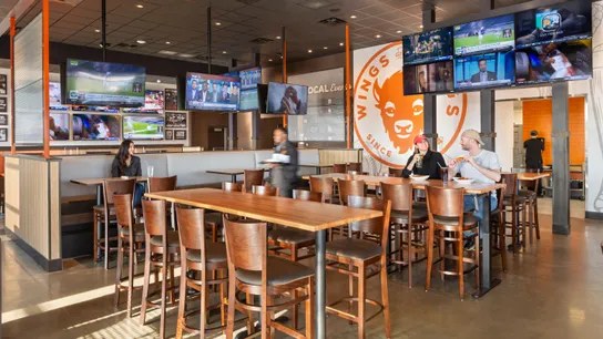 Why These Franchisees Continue to Invest in Wings and Rings