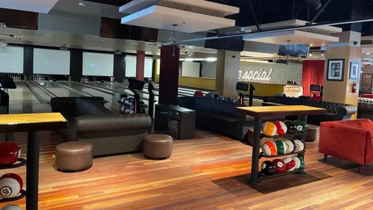 810 Billiards & Bowling