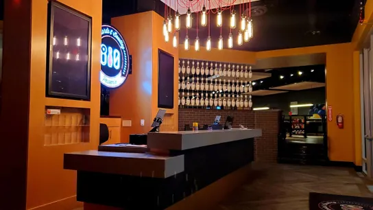 810 Billiards & Bowling