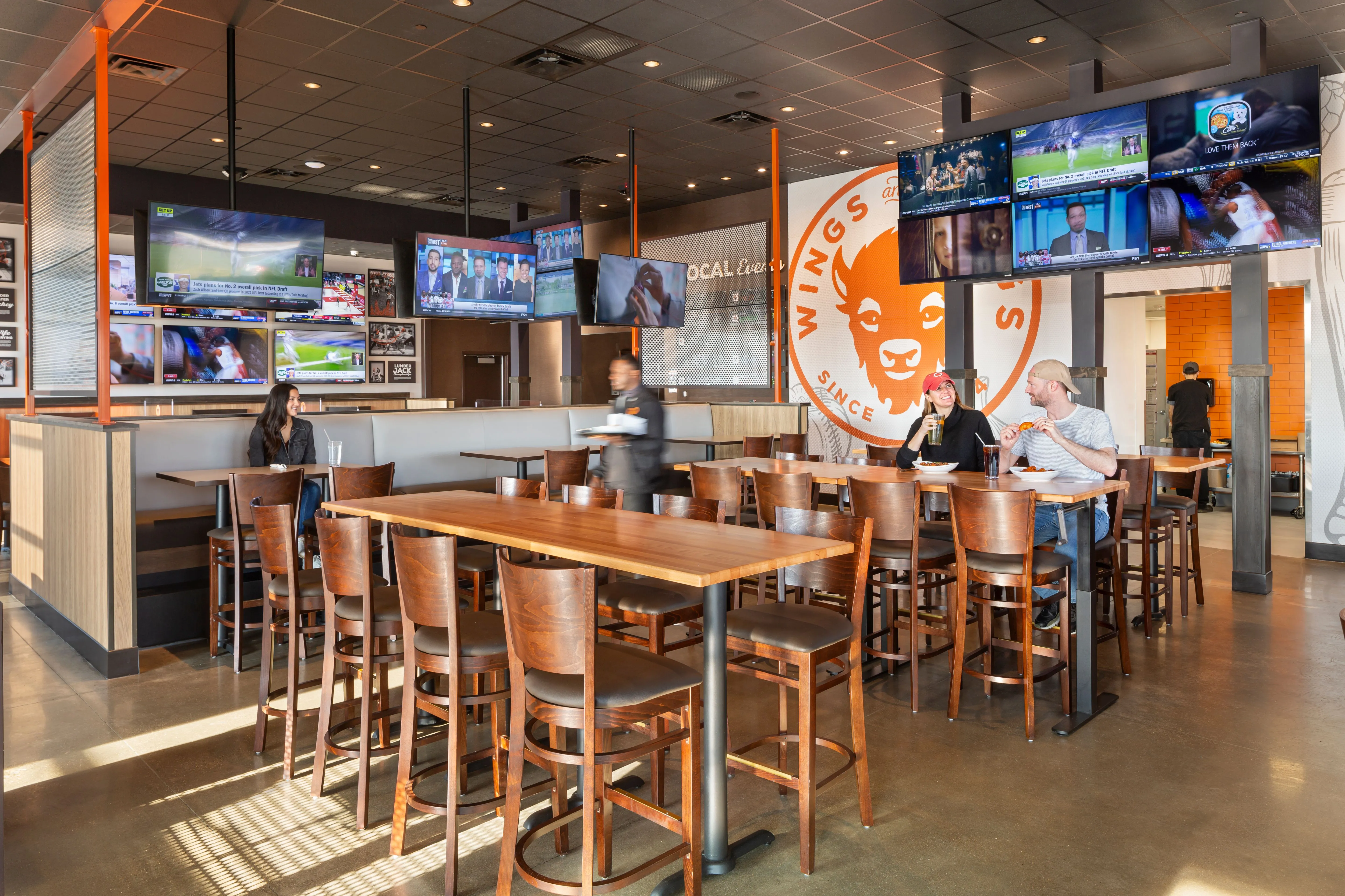 Why These Franchisees Continue to Invest in Wings and Rings