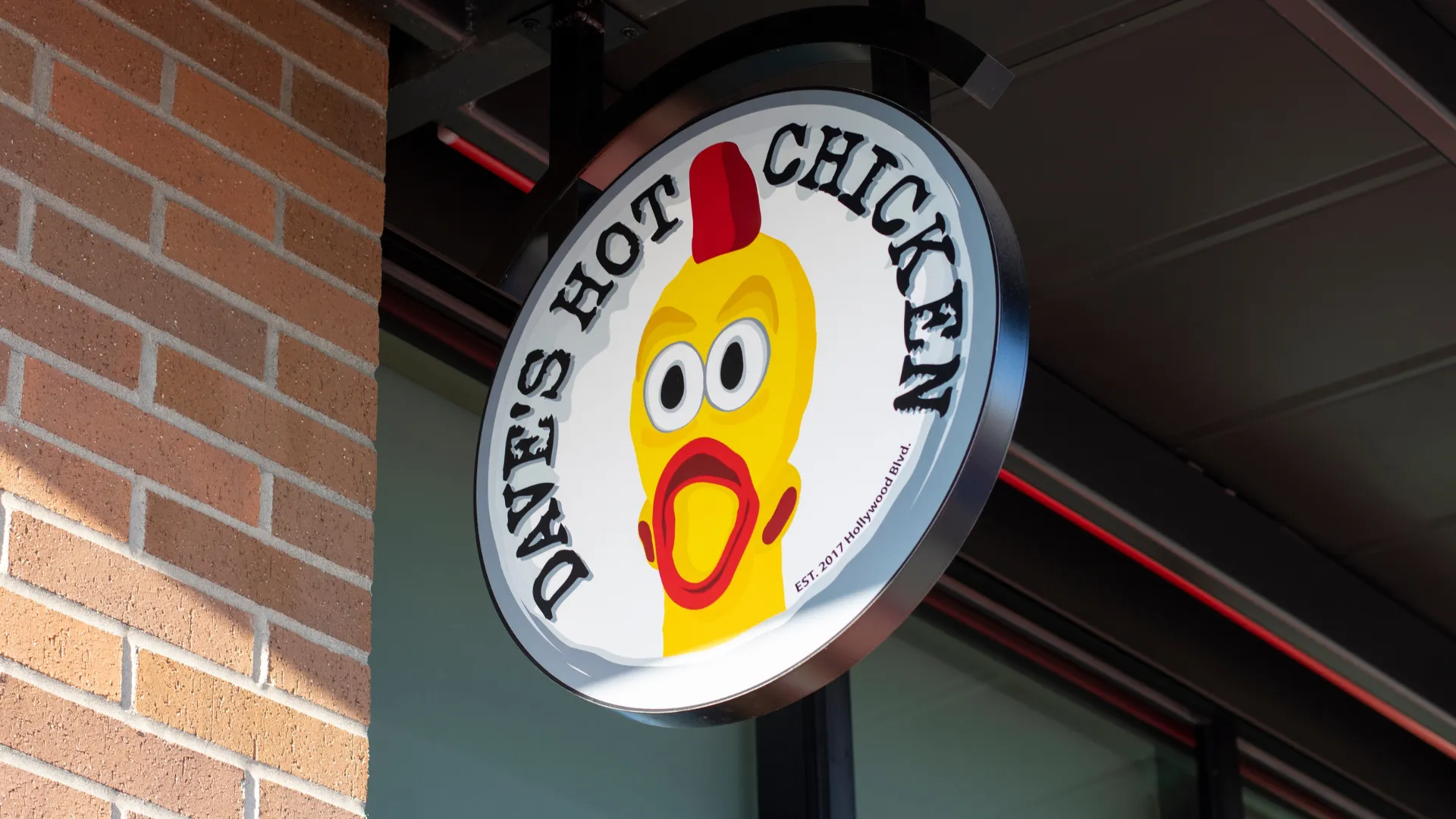 Dave’s Hot Chicken Expands to Arkansas and Missouri with Original Franchises