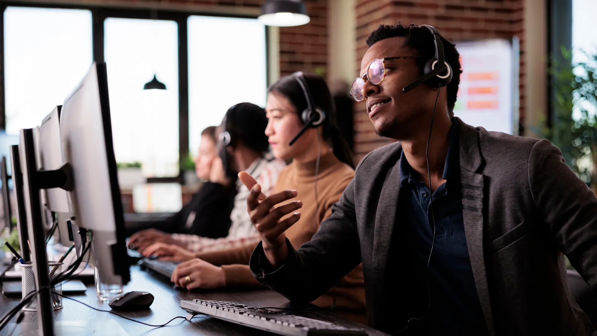 How To Use Call Centers To Improve Customer Retention and Franchisee Support