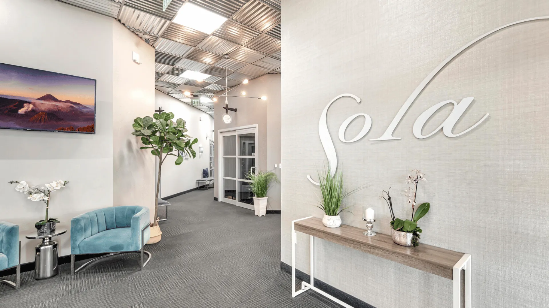 image of sola salons interior franchise spa