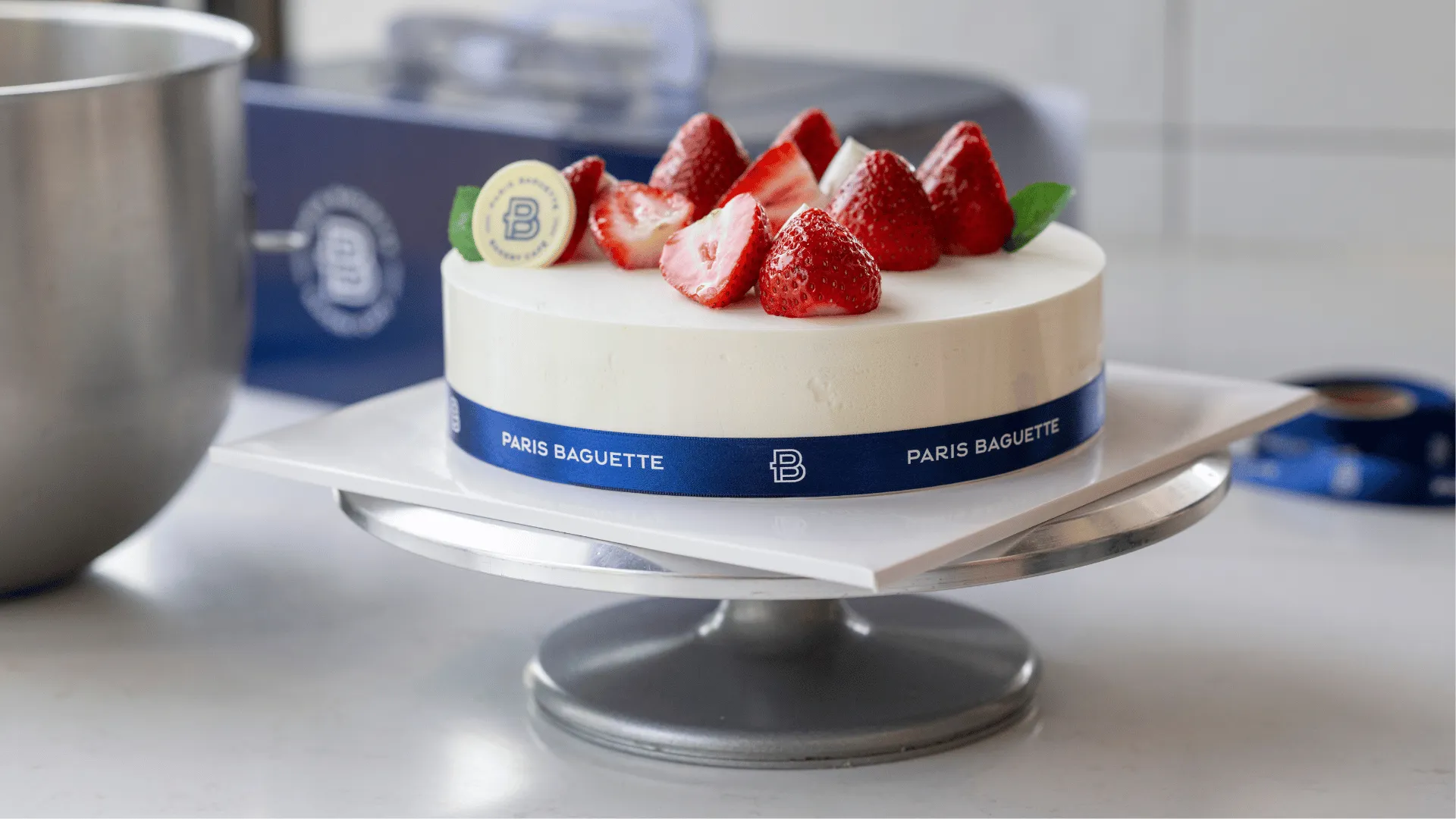 image of paris baguette cake and franchise decorations