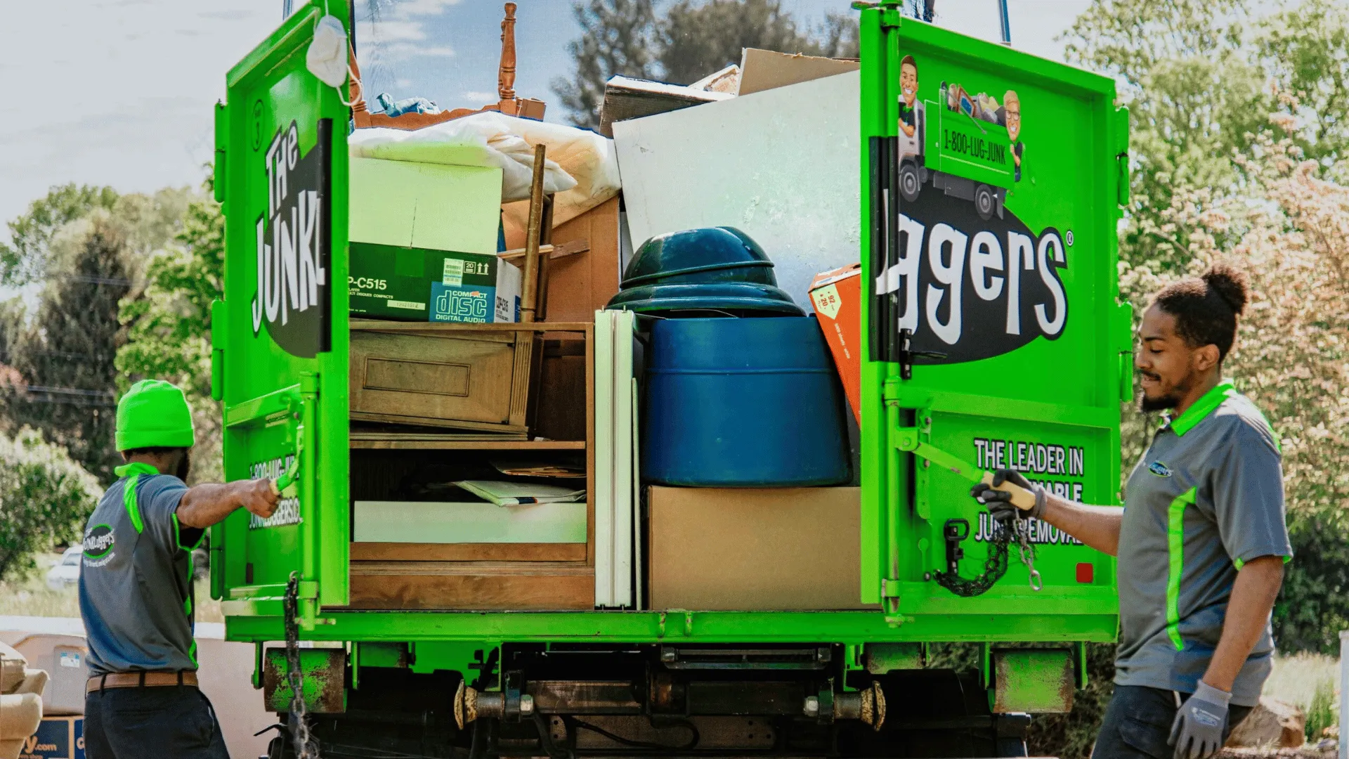 image of the junkluggers franchise and a list of the top 5 reasons to purchase a junkluggers