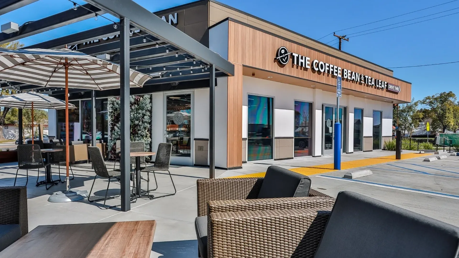 image of the coffee bean and tea leaf franchise buying reasons