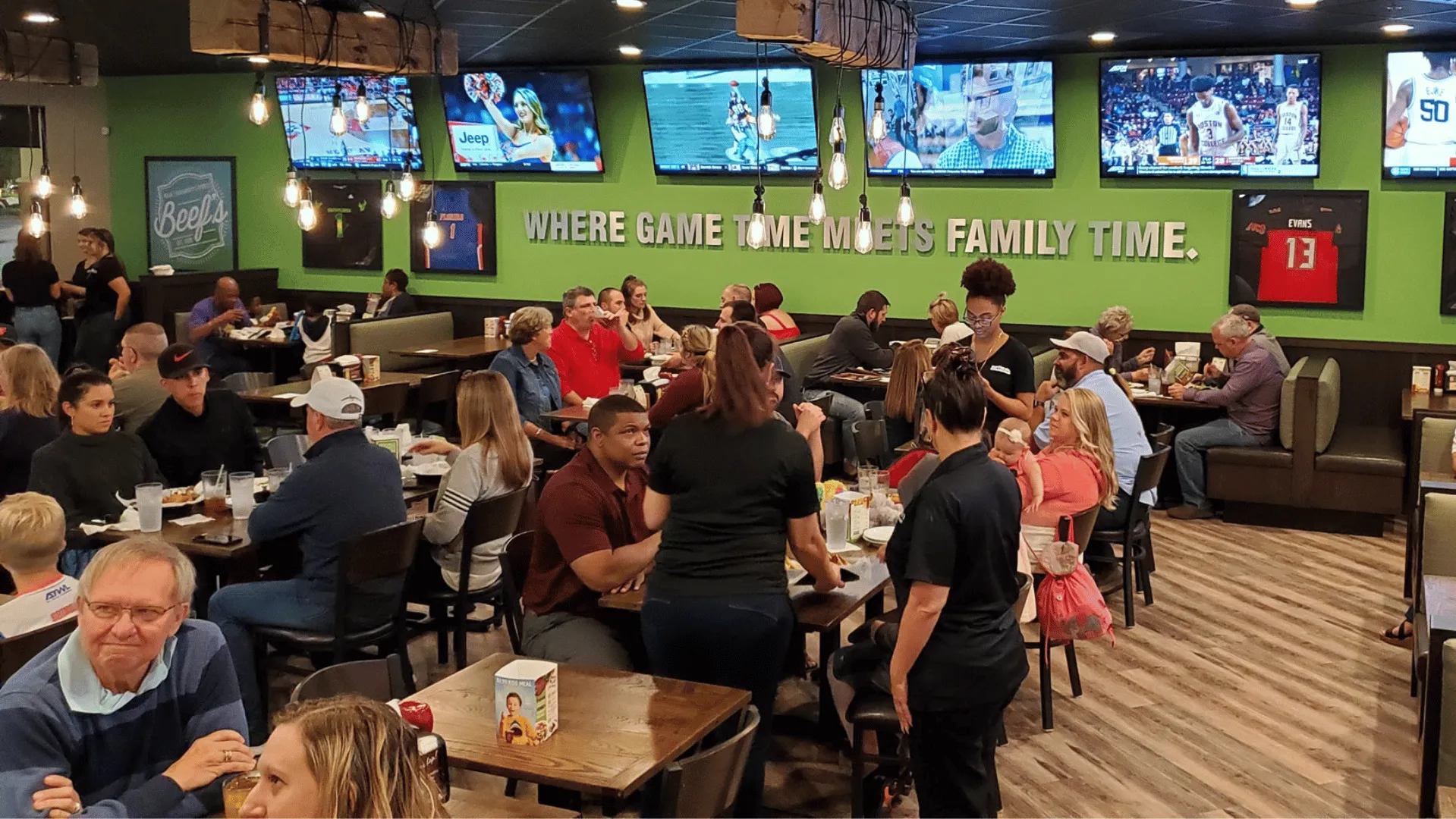 image of the brass tap franchise interior, busy