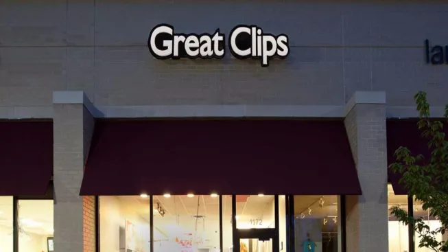 Great Clips franchise sign on building